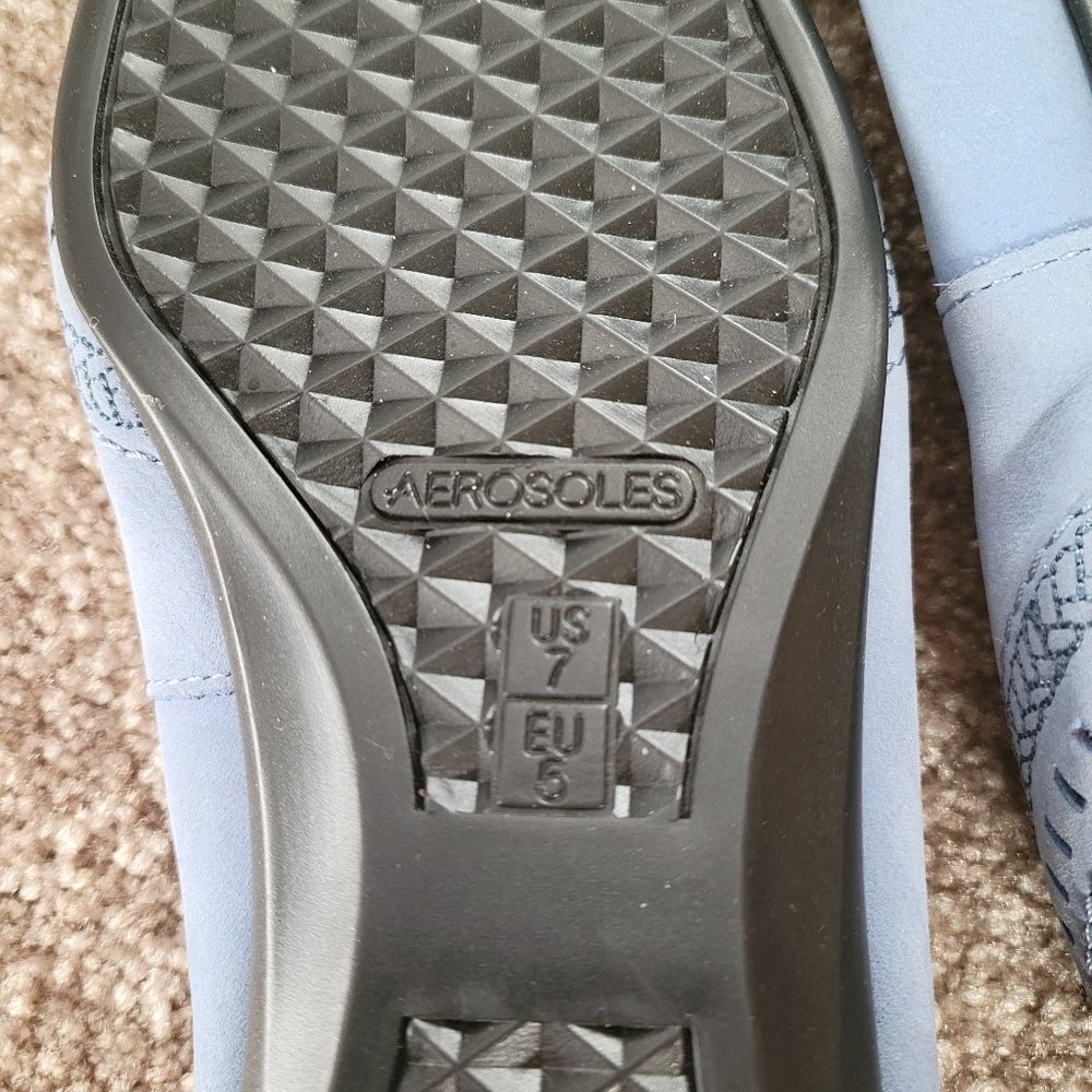 NWOT - Blue suede flats - Picture 4 of 9